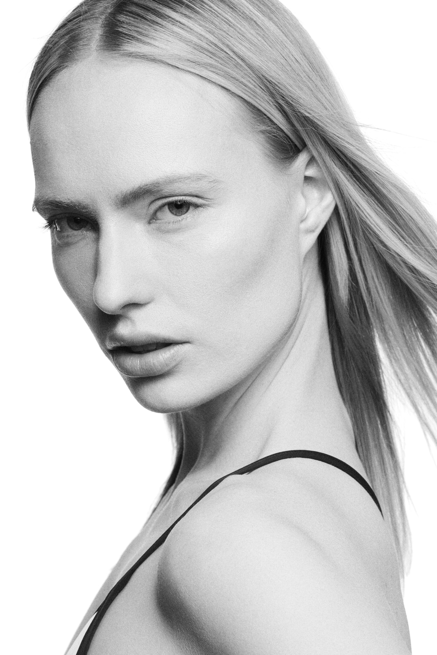 Model: Viivi PinkkilkäAgency: Cyrus Models