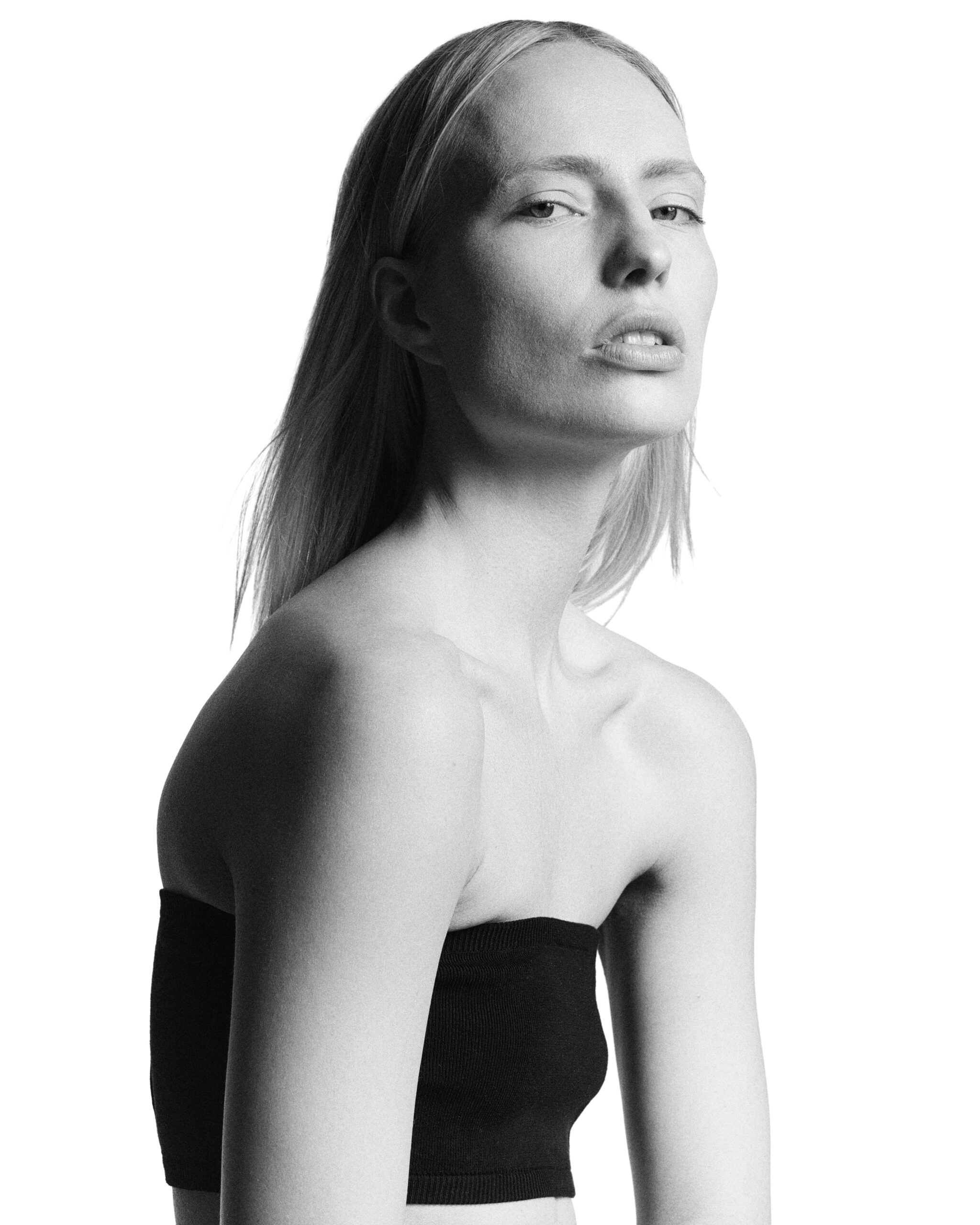 Model: Viivi PinkkilkäAgency: Cyrus Models